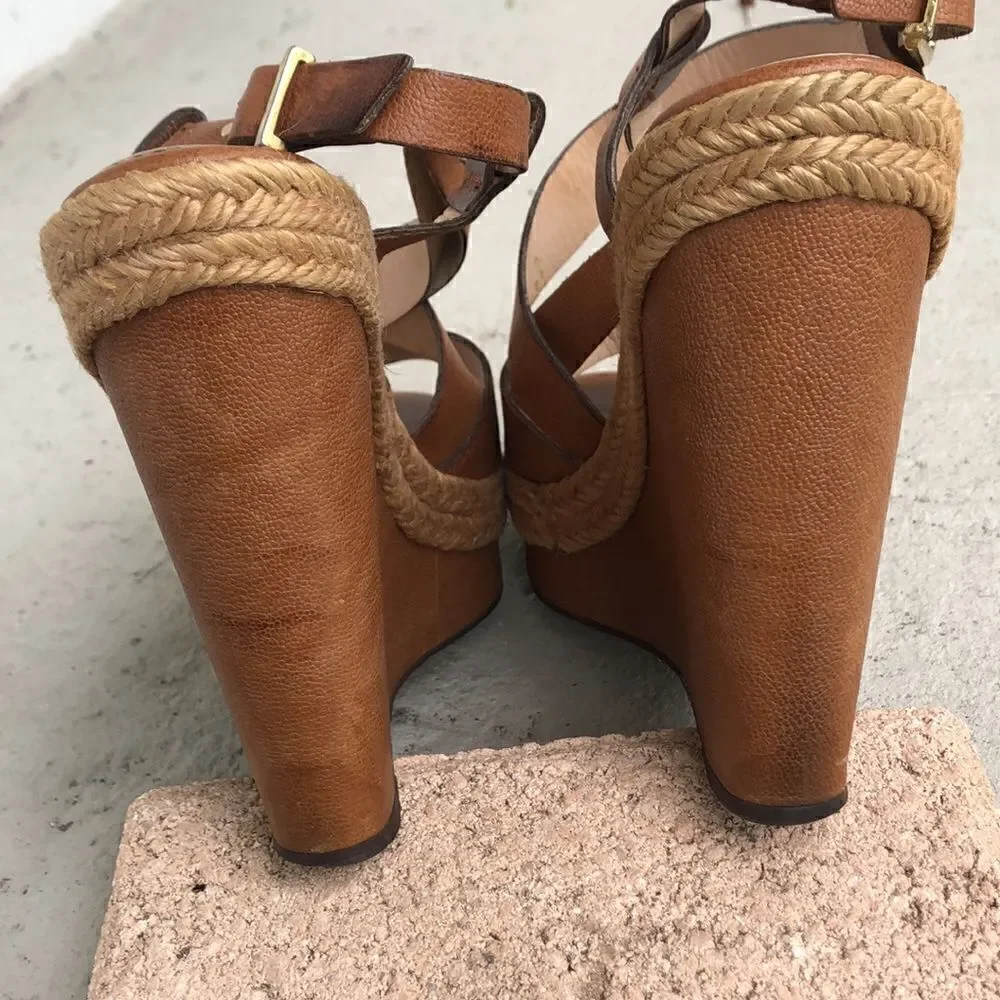Gastone Lucioli platforms